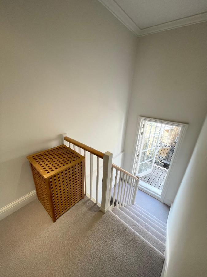 Victoria Maisonette Apartment ลอนดอน ภายนอก รูปภาพ